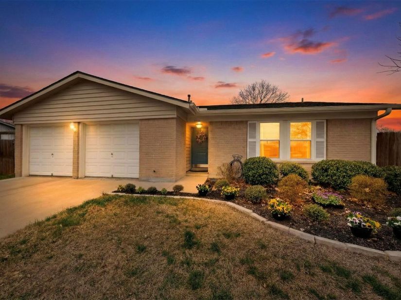 1306 Lawnmont DR, Round Rock TX 78664