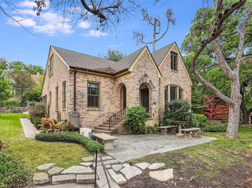 2206 Parkway, Austin TX 78703