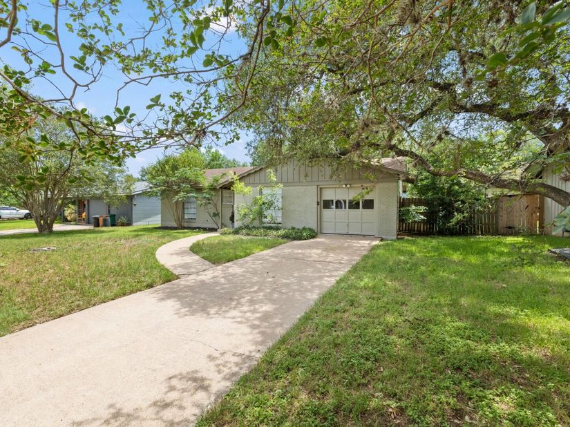 2015 Fair Oaks DR, Austin TX 78745