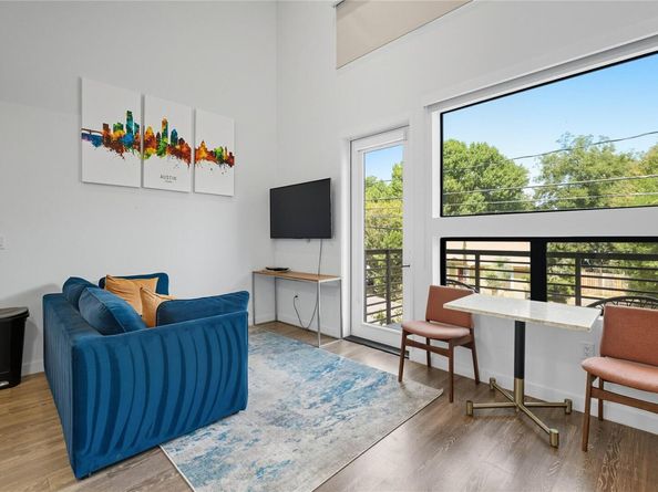 49 Navasota ST 201, Austin TX 78702