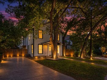611 W Johanna ST