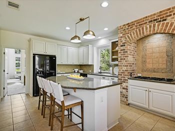 17120 Northlake Hills DR