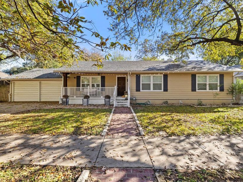 1221 S Austin Ave, Georgetown TX 78626