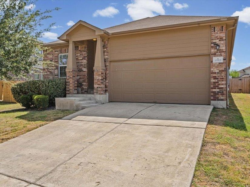 13513 Kearns DR, Pflugerville TX 78660