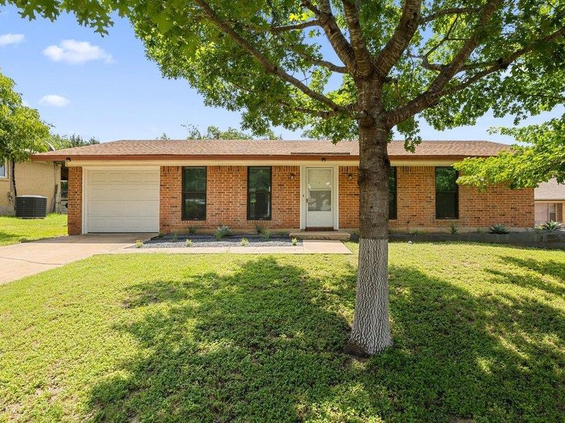 2409 Glen Springs WAY, Austin TX 78741