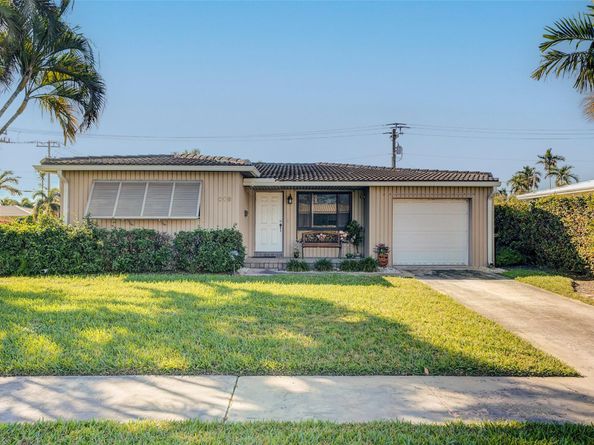 238 SE 3rd St, Dania Beach FL 33004