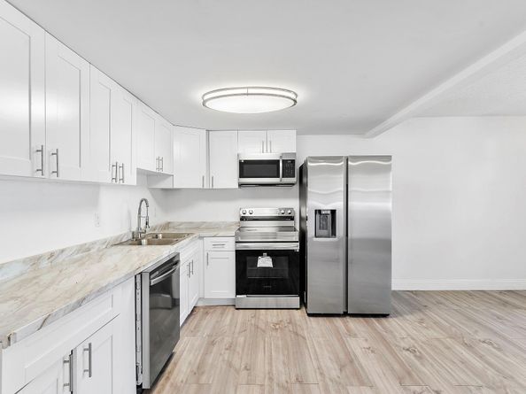 1052 Hythe C 1052, Boca Raton FL 33434