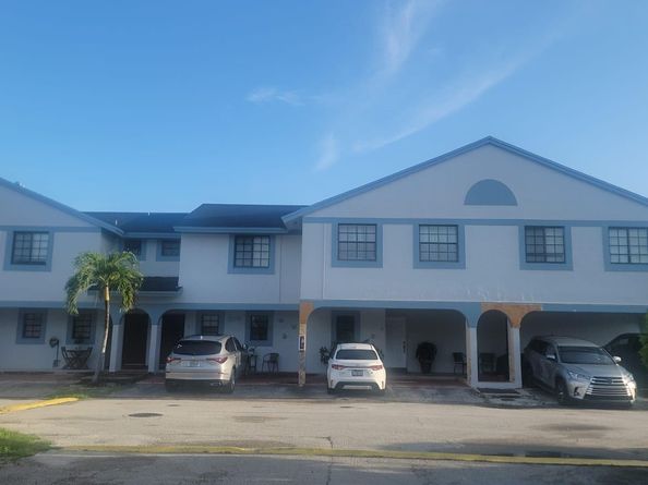 11821 SW 18th St 223, Miami FL 33175