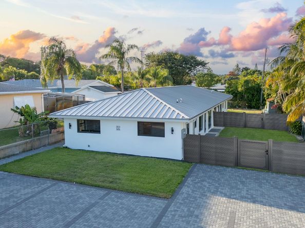 303/305 De Carie, Delray Beach FL 33444