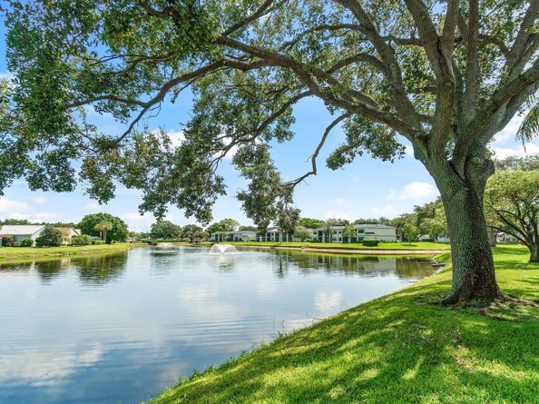 6944 Briarlake Circle 203, Palm Beach Gardens FL 33418