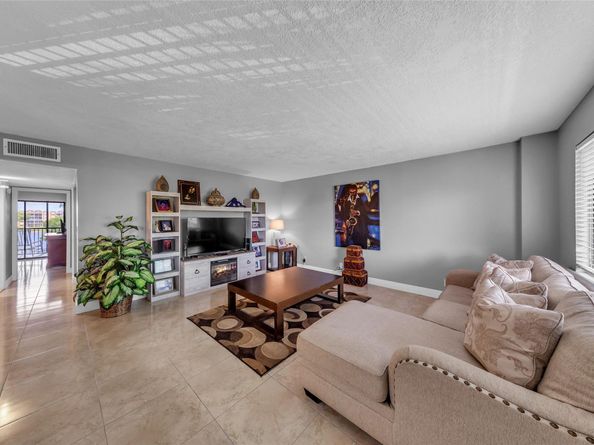 7466 Ashmont Cir 303, Tamarac FL 33321