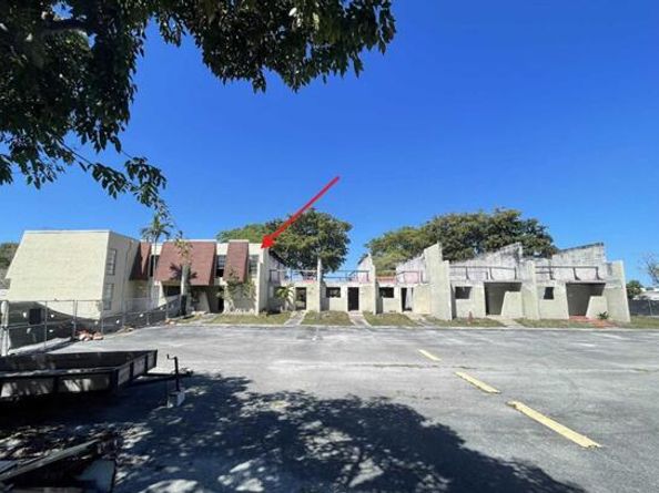 8921 Palm Tree Lane 8921, Pembroke Pines FL 33024