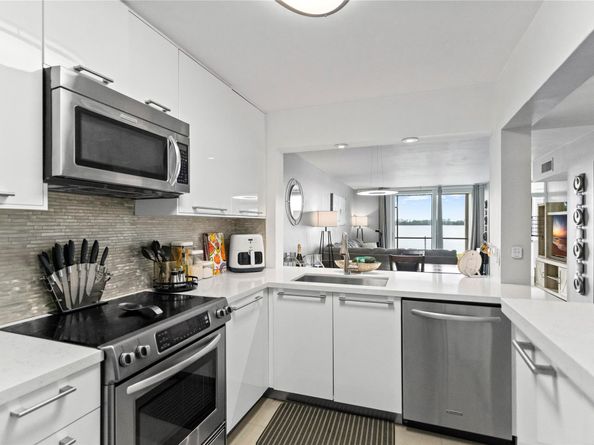 111 Lake Emerald Drive 106, Oakland Park FL 33309