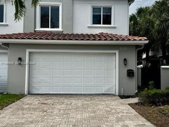 2706 NE 30th Place