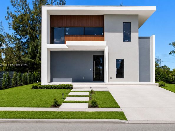 201 NW 14 Way, Dania Beach FL 33004