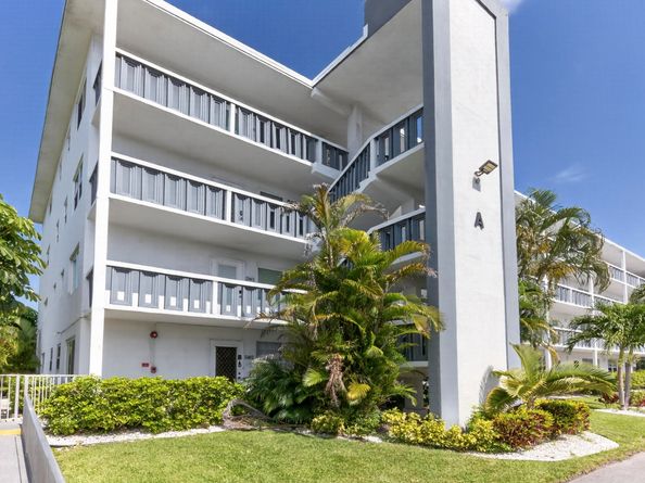 2002 Berkshire 2002, Deerfield Beach FL 33442