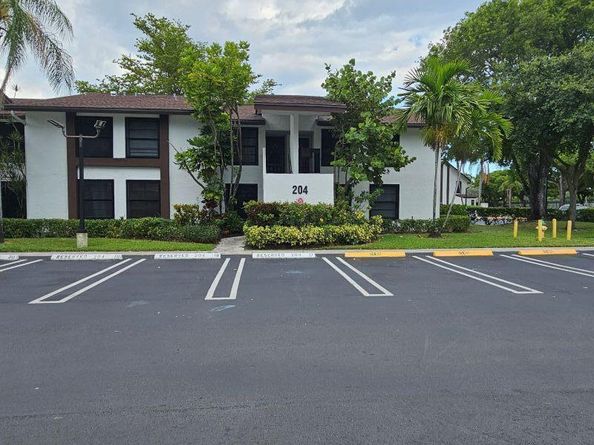 204 Lake Pointe Drive 107, Oakland Park FL 33309