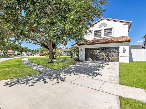 1910 NW 180th Way, Pembroke Pines FL 33029
