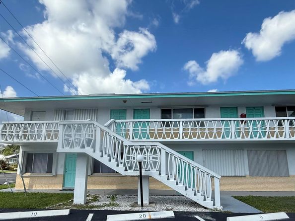 2102 Lake Osborne Drive 20, Lake Worth Beach FL 33461