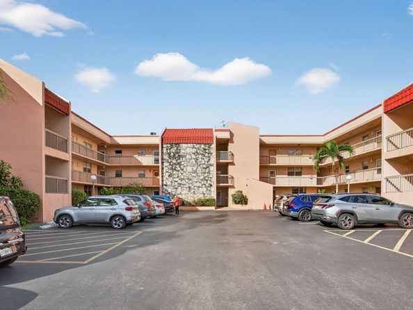 3050 Holiday Springs Boulevard 108, Margate FL 33063