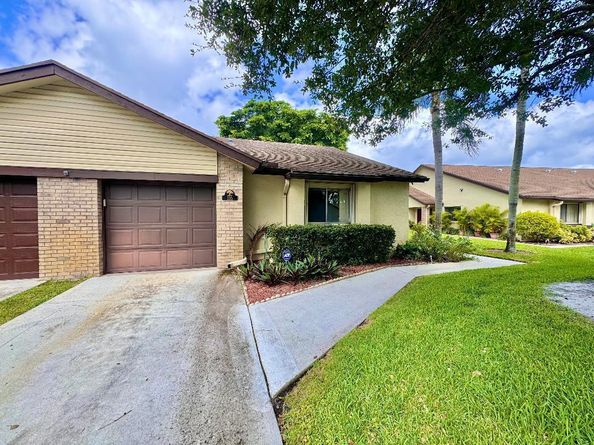 116 Village Walk Drive, Royal Palm Beach FL 33411