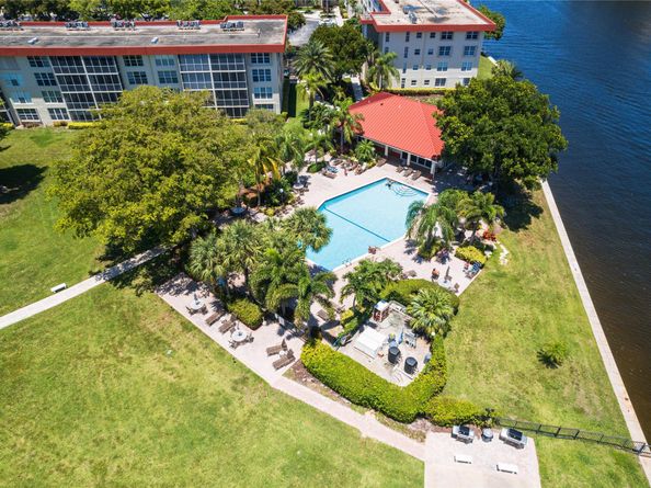 3150 NE 48th Ct 410, Lighthouse Point FL 33064