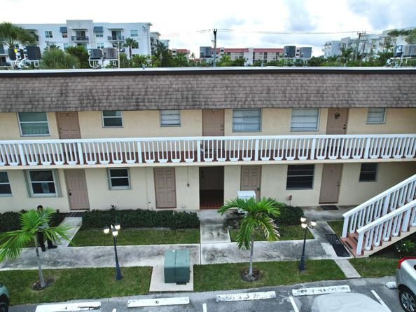 1204 S Lake Drive E 3, Lantana FL 33462