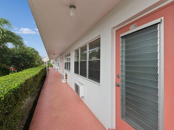 116 Windsor F, West Palm Beach FL 33417