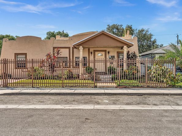 520 NW 49th St, Miami FL 33127