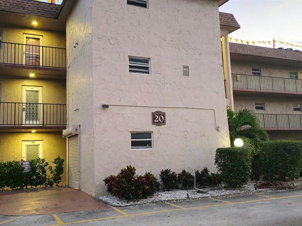 721 Lori Dr 105, Palm Springs FL 33461