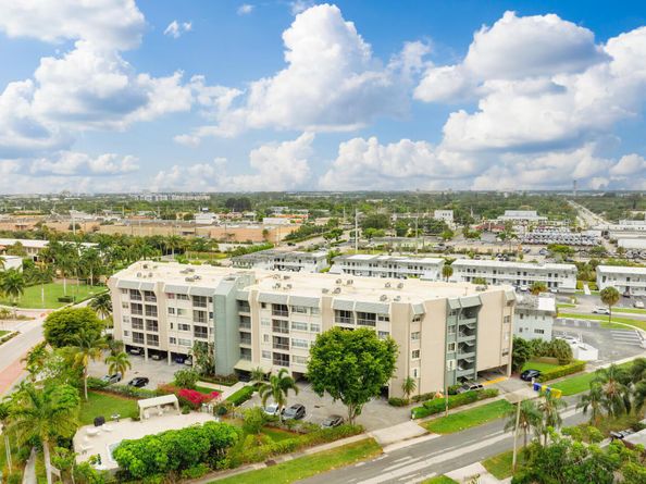 505 Spencer Drive 406, West Palm Beach FL 33409