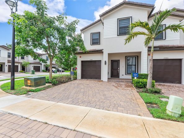 15987 SW 2nd Place, Pembroke Pines FL 33027
