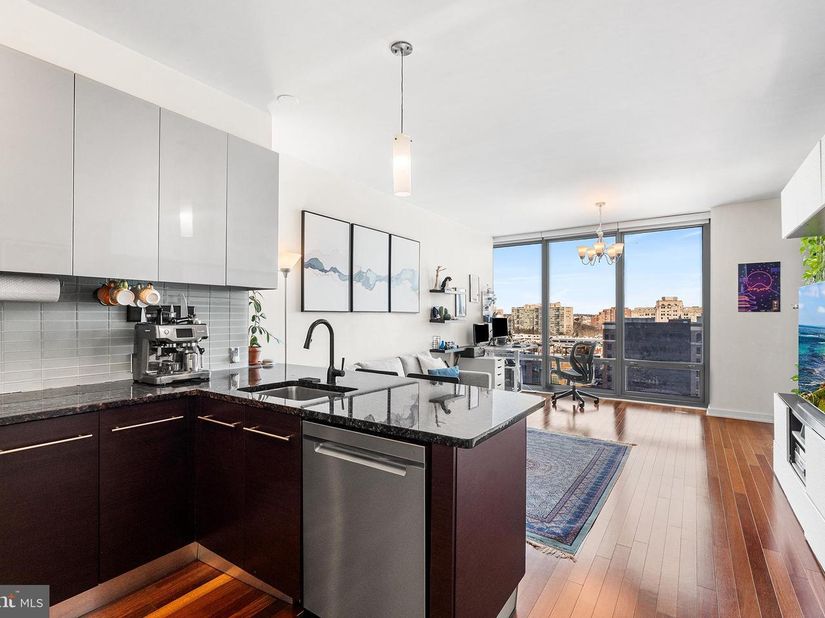 2101 Market Street 908, Philadelphia PA 19103