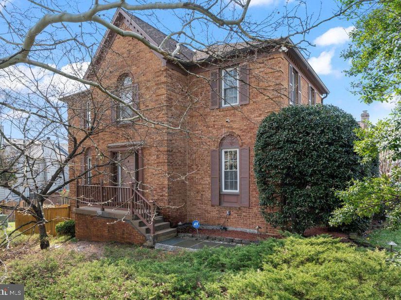 2851 Yarn Court, Falls Church VA 22042