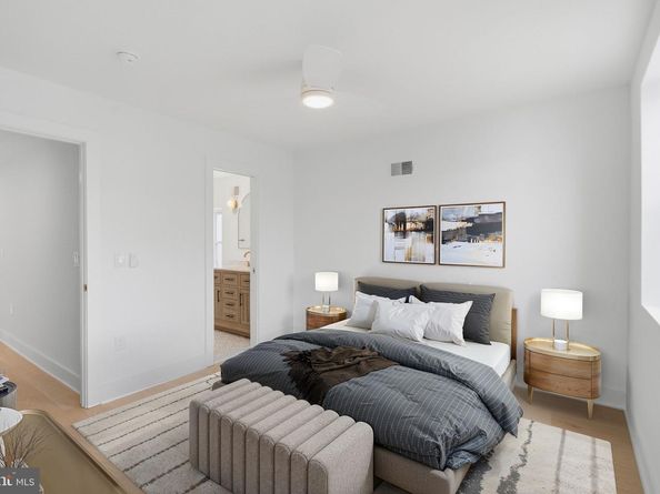 2033 S Mildred Street, Philadelphia PA 19148