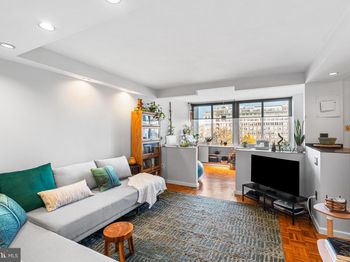 604 S Washington Square