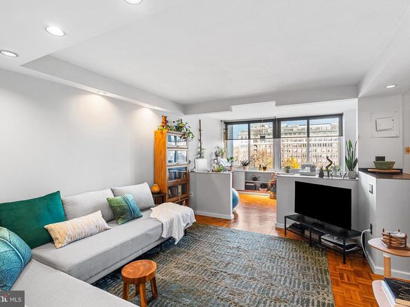 604 S Washington Square 1106, Philadelphia PA 19106