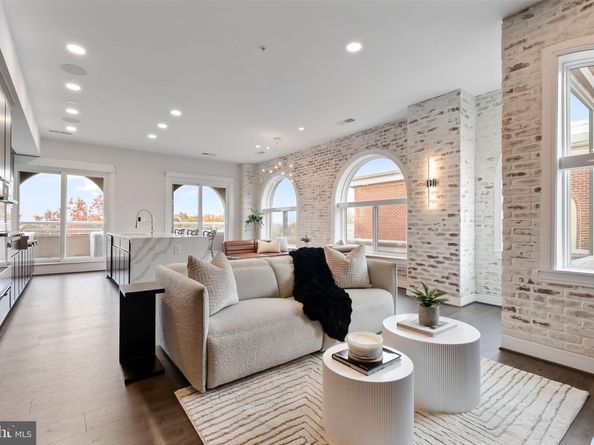 625 Slaters Lane 402, Alexandria VA 22314