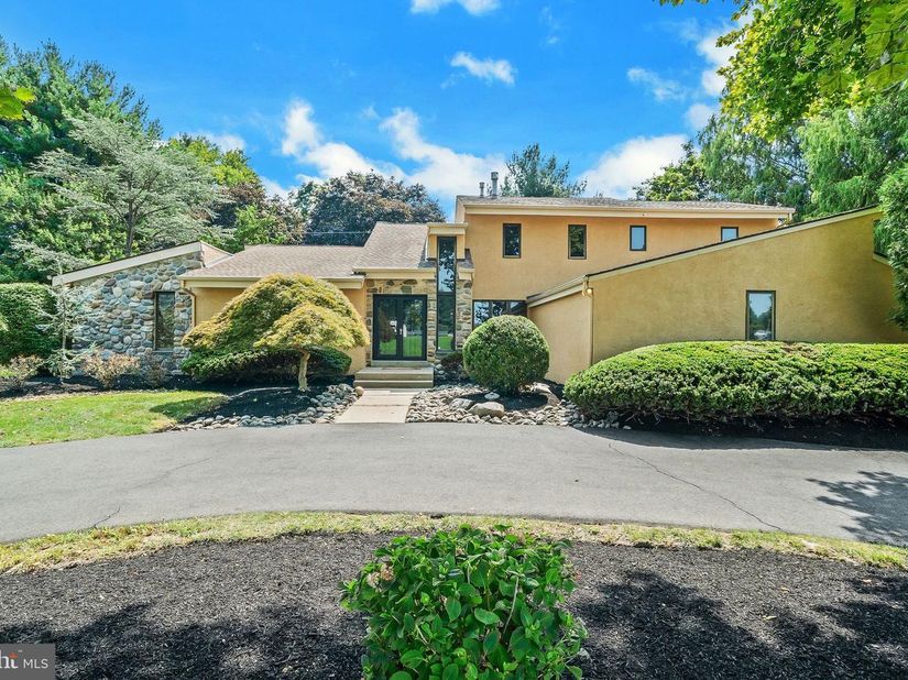 468 Long Lane, Huntingdon Valley PA 19006