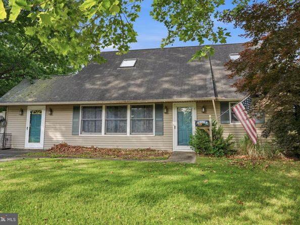 2 Quay Road, Levittown PA 19057