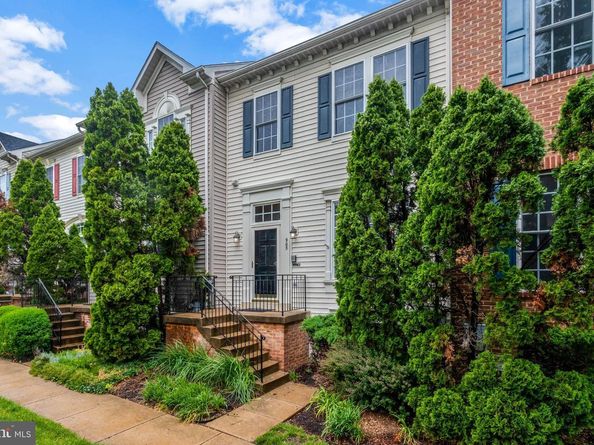 903 Harrison Circle, Alexandria VA 22304