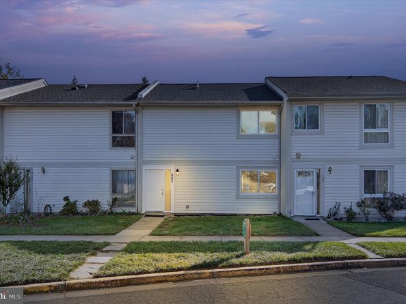 402 Reneau Way, Herndon VA 20170