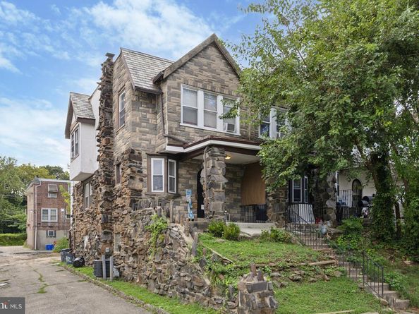 142 Springton Road, Upper Darby PA 19082