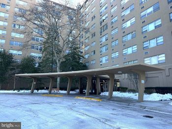 1030 E Lancaster Ave