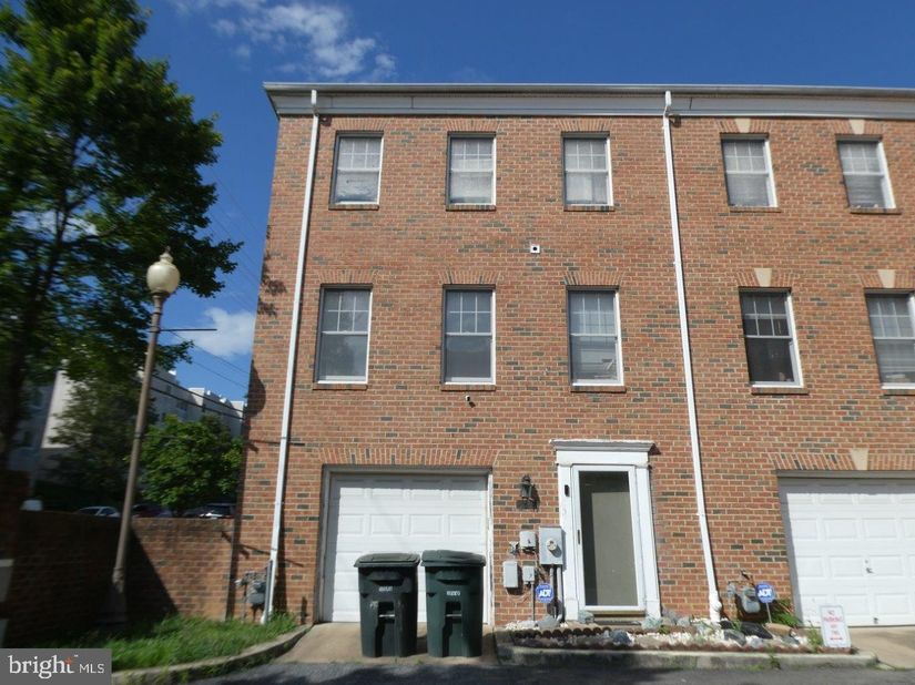883 Barnaby Street SE, Washington DC 20032