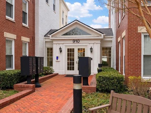 910 Powhatan Street 304S, Alexandria VA 22314