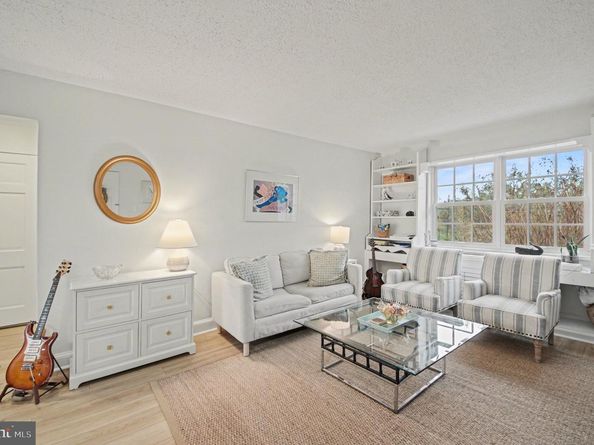 1632 W Abingdon Drive 302, Alexandria VA 22314