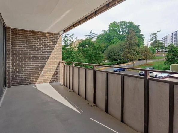 250 S Reynolds Street 206, Alexandria VA 22304