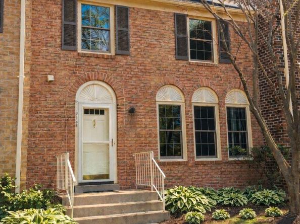 2145 Kings Mill Court, Falls Church VA 22043