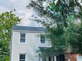 404 Burbank Street SE